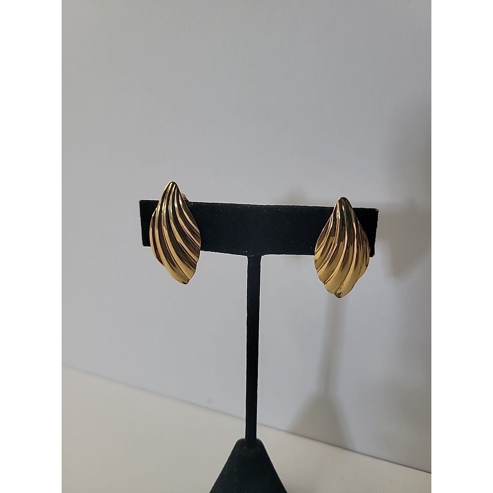 Trifari Gold Tone Leaf Clip On Earrings Textured Swirl Vintage Designer Signed